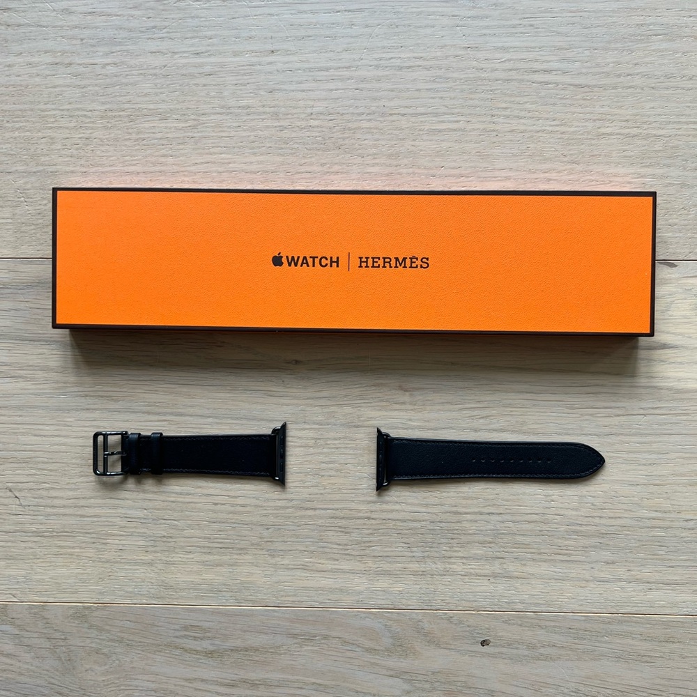 Hermès Single Tour Noir Apple Watch Band (FINAL PRICE - No Offers Accepted)